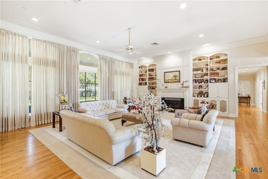 Glamorous home custom built in an exclusive neighborhood! - photo 8