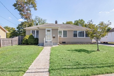 Charming, immaculate, meticulously maintained ranch conveniently - photo 2
