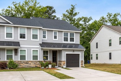 Welcome to 7789 Park Gate Drive, a beautifully maintained - photo 3