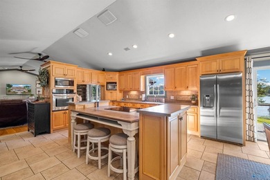 Exceptional waterfront retreat in the Big Nose area of Weiss - photo 13