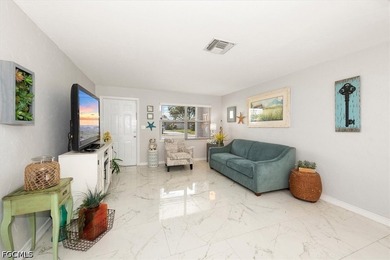 Recently remodeled Florida style home, 3 bedrooms 2 bath pool - photo 8