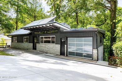 Fort Loudoun Lake Home For Sale in Knoxville Tennessee