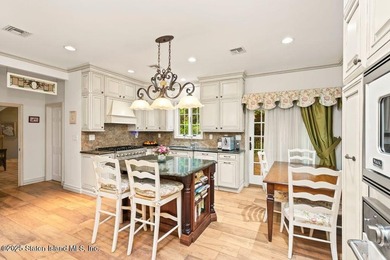 MODERN ELEGANCE WITH WINTER VIEW,LOCATED IN A QUIET STREET WHICH - photo 14