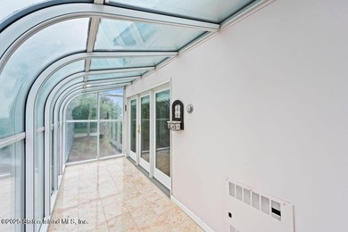 MODERN ELEGANCE WITH WINTER VIEW,LOCATED IN A QUIET STREET WHICH - photo 21