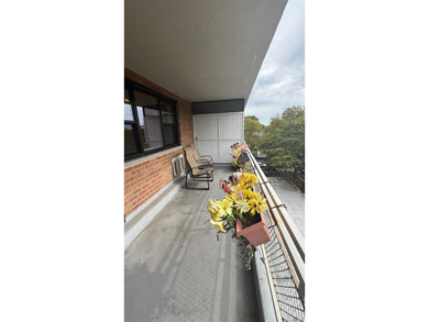 Rare opportunity to get a Lovely Large 1 Bedroom co-op with - photo 1