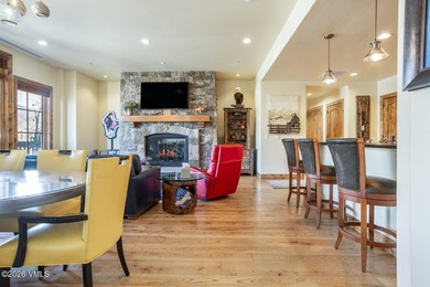 Experience true ski-in/ski-out living in this beautifully - photo 1