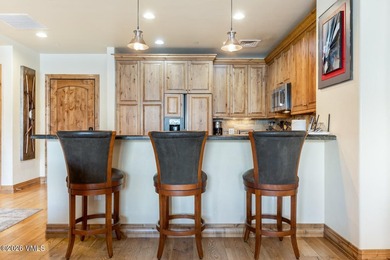 Experience true ski-in/ski-out living in this beautifully - photo 7