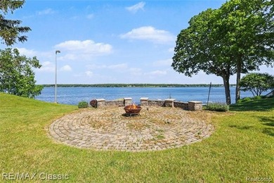 Come experience everything 5118 S Shore Drive has to offer. This - photo 47