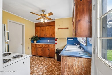 Exceptional opportunity to renovate or build your dream home in - photo 10