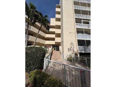(private lake, pond, creek) Condo For Sale in Lauderhill Florida