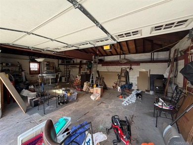 Charming two-dwelling property in the desirable Pelham Bay area - photo 17