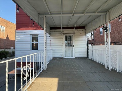 Charming two-dwelling property in the desirable Pelham Bay area - photo 19