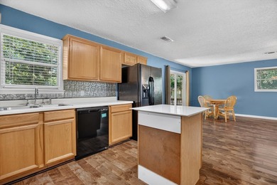 Charming 2-bedroom, 1-bath home offering approximately 1,000 - photo 3