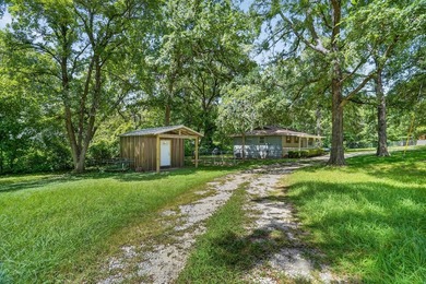 Charming 2-bedroom, 1-bath home offering approximately 1,000 - photo 5