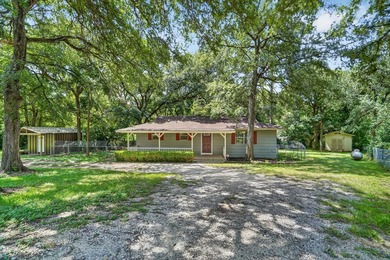Charming 2-bedroom, 1-bath home offering approximately 1,000 - photo 6