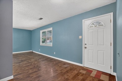 Charming 2-bedroom, 1-bath home offering approximately 1,000 - photo 9