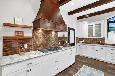It's time to hit the Lake! Looking for a lakefront home in a - photo 3