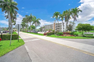 Lake Condo For Sale in Boca Raton, Florida