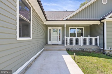 Welcome home to 1906 Lakeview Parkway, a like-new one level - photo 3