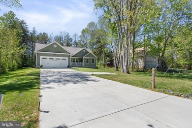 Welcome home to 1906 Lakeview Parkway, a like-new one level - photo 4