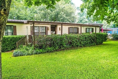Welcome to this beautifully maintained waterfront property - photo 2