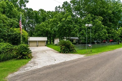 Welcome to this beautifully maintained waterfront property - photo 3