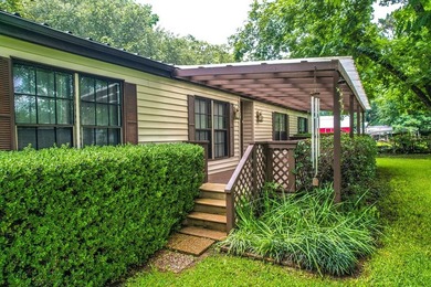 Welcome to this beautifully maintained waterfront property - photo 5