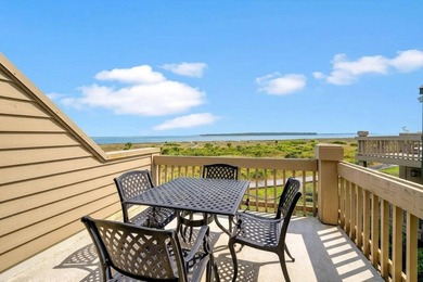 Perched on the top floor of desirable Pelican Watch Villas, 1360 - photo 1