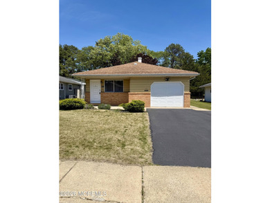 Welcome to 38 Grenada Street in the desirable Holiday City - photo 1