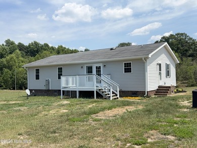 The 10.39 property has 2 houses and a private pond on it - photo 26