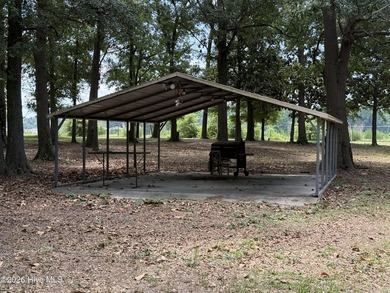 The 10.39 property has 2 houses and a private pond on it - photo 32