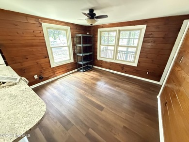 The 10.39 property has 2 houses and a private pond on it - photo 41