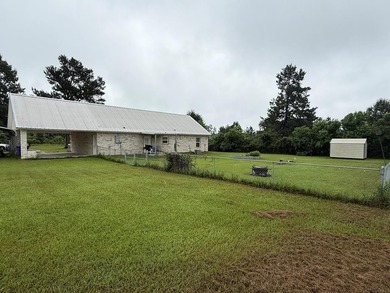 This home has 3 bedrooms and 2 bathrooms, the split-bedroom - photo 2
