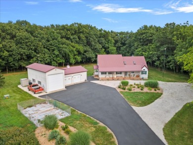 Lake Home For Sale in Findlay, Illinois