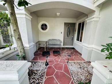 GREAT CONDITION TOWNHOUSE, 1ST FLOOR TILED ON THE DIAG. VINYLS - photo 13