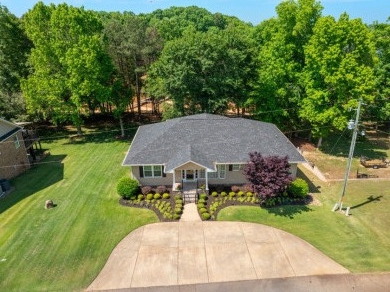 Lake Hartwell 5 BR/3BA Home | Level Lot | Dock - photo 1