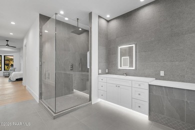 Extensively reimagined beginning in 2020, this modern luxury - photo 27