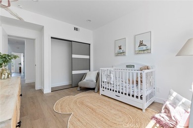 NEW CONSTRUCTION 3 bed, 2.5 bath, three-story townhome with sky - photo 28