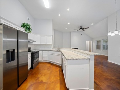 Welcome home to this beautifully updated 3-bedroom, 2-bath home - photo 10