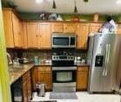 GREAT CONDITION TOWNHOUSE, 1ST FLOOR TILED ON THE DIAG. VINYLS - photo 33