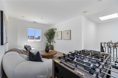 NEW CONSTRUCTION 3 bed, 2.5 bath, three-story townhome with sky - photo 34