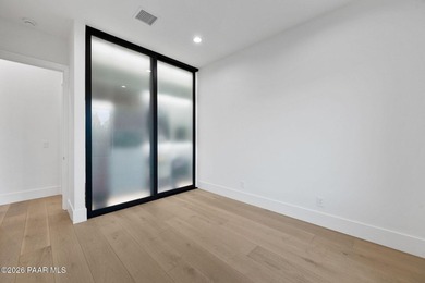 Extensively reimagined beginning in 2020, this modern luxury - photo 40