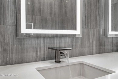 Extensively reimagined beginning in 2020, this modern luxury - photo 44