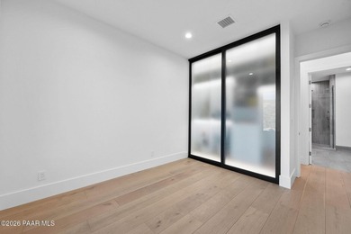 Extensively reimagined beginning in 2020, this modern luxury - photo 47