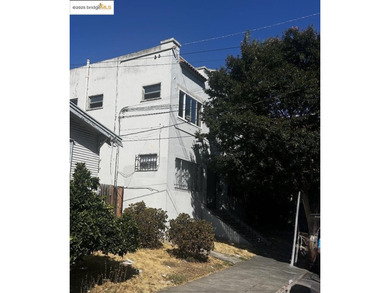 HUGE PRICE IMPROVEMENT. Well Kept Jewel in the heart of - photo 1