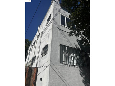 HUGE PRICE IMPROVEMENT. Well Kept Jewel in the heart of - photo 2