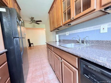 Welcome to this bright and inviting two-bedroom co-op apartment - photo 4