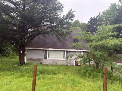 Lake Home Sale Pending in Pottsboro, Texas