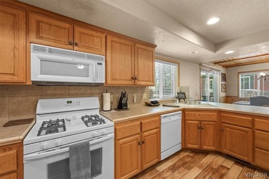 Prime Snow Summit location for this Dixon-built duplex, just - photo 12