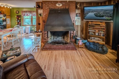 This charming mountain cottage offers comfortable four-season - photo 12
